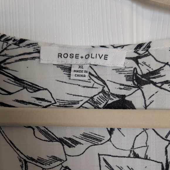 Rose & Olive Black and White Floral Blouse - Picture 2 of 2